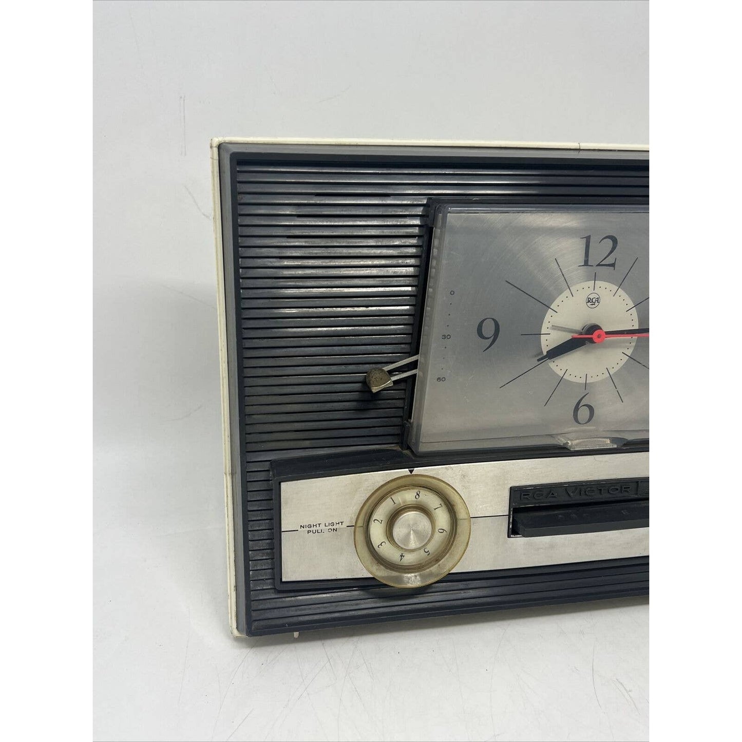 Vintage 1960s Rare RCA Victor C618 Tube Clock Broadcast Radio Parts Or Repair