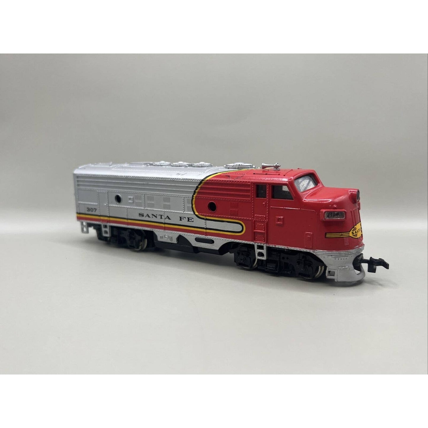 Bachmann Vintage Ho Powered Diesel Locomotive Engine Santa Fe 307 Silver Train