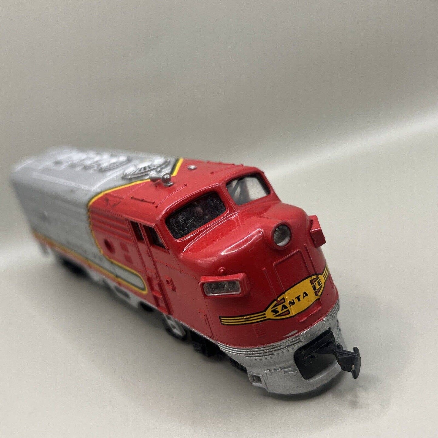 Bachmann Vintage Ho Powered Diesel Locomotive Engine Santa Fe 307 Silver Train