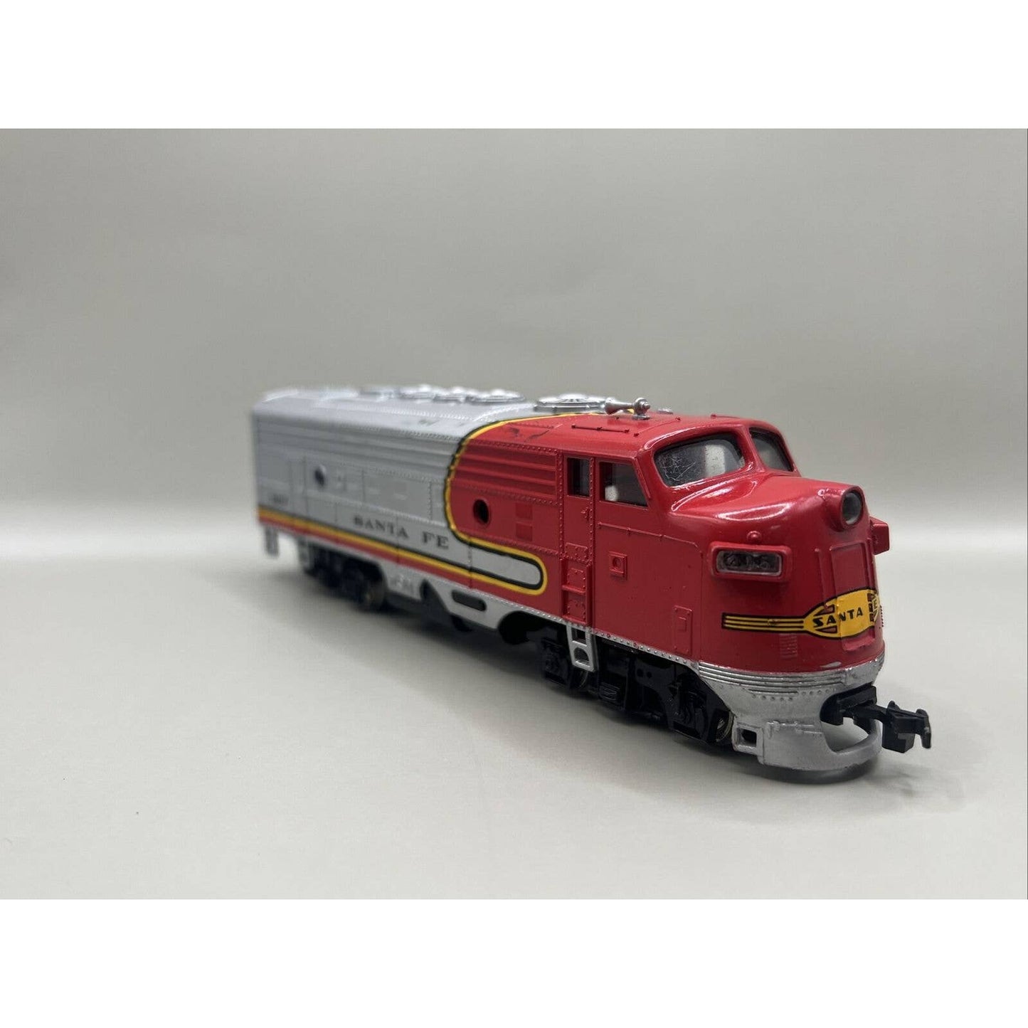 Bachmann Vintage Ho Powered Diesel Locomotive Engine Santa Fe 307 Silver Train