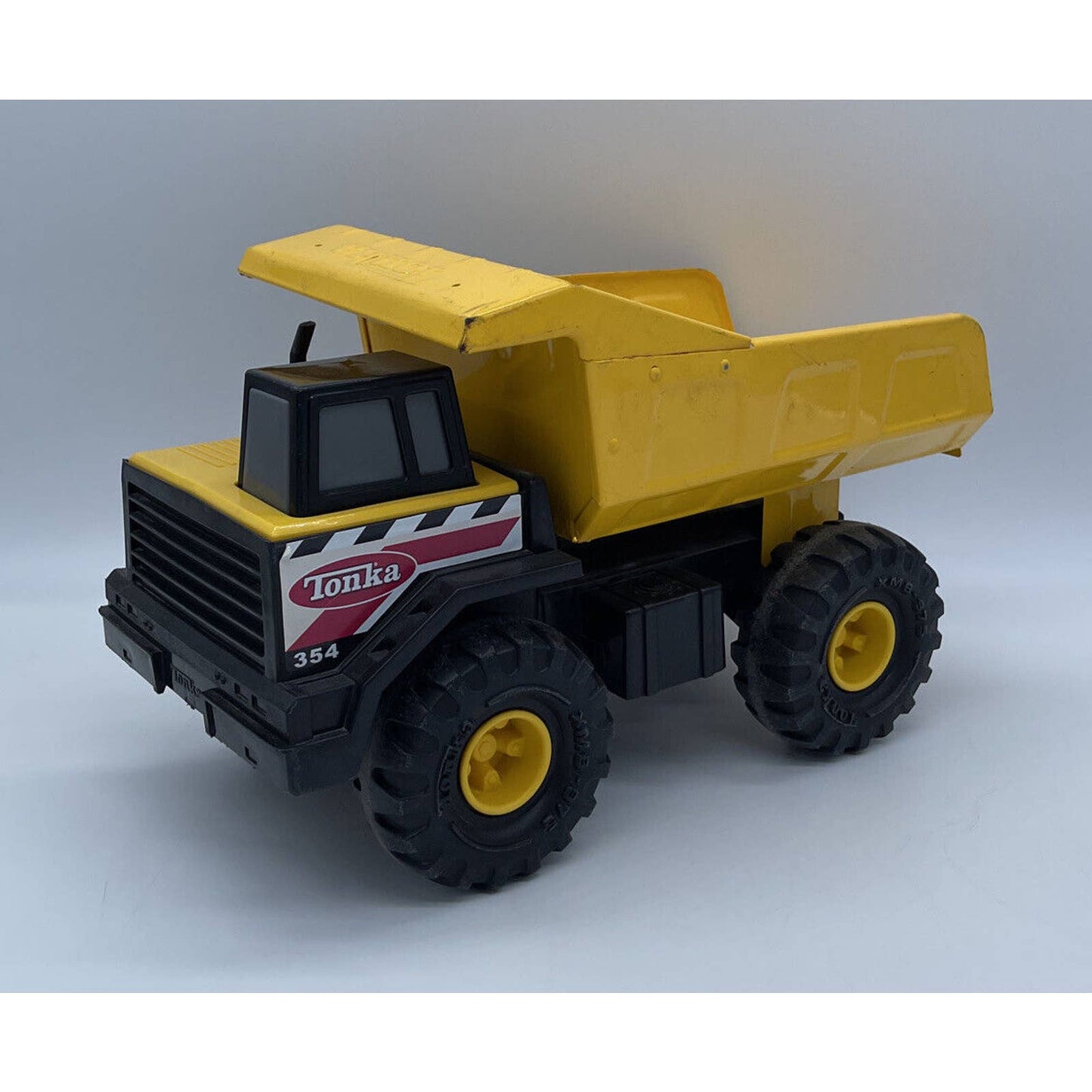 2012 Tonka Truck 354 Yellow Construction Large Metal Classic Mighty Dump Truck