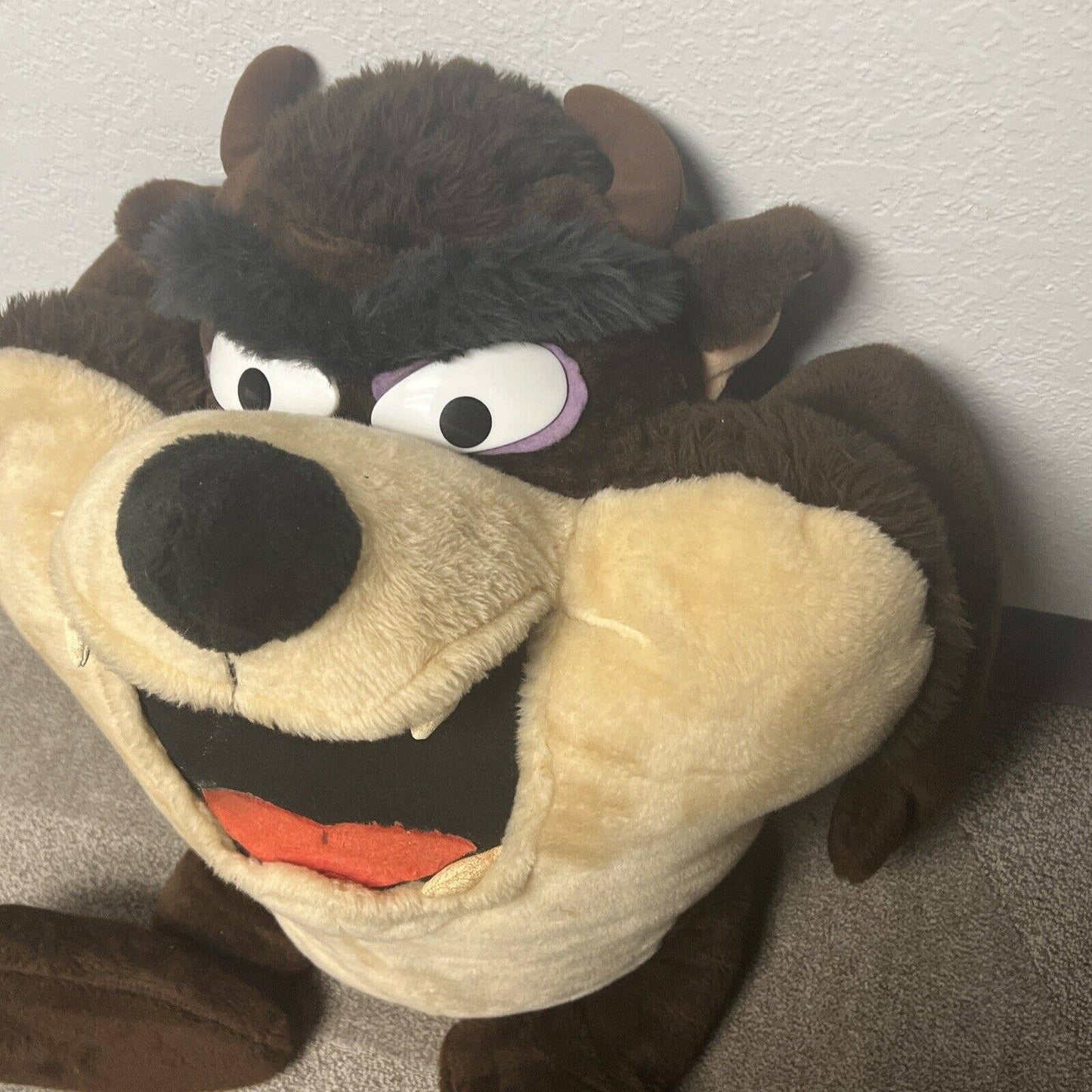 Super Rare 1992 Warner Bros Looney Tunes Taz Tasmanian Devil Jumbo Plush Doll